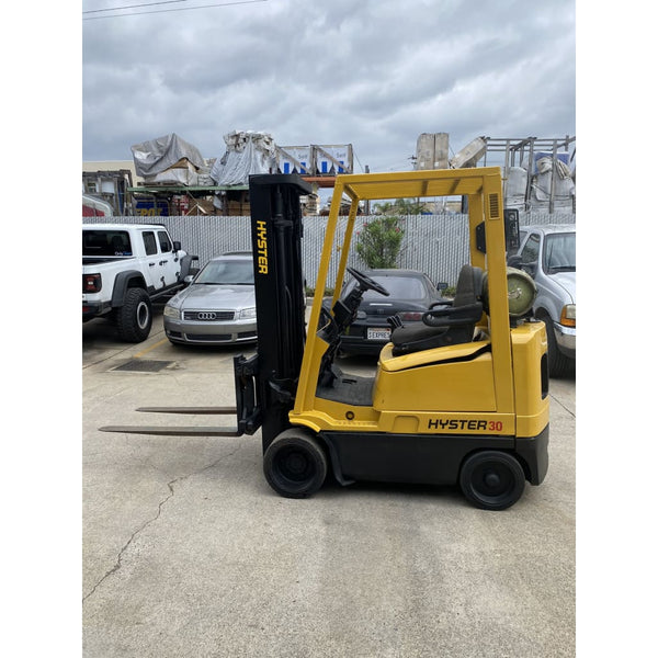 REFURBISHED 2003 Hyster S30XM 3000 lb. LPG Forklift w/ Sideshift 189H - Forklifts