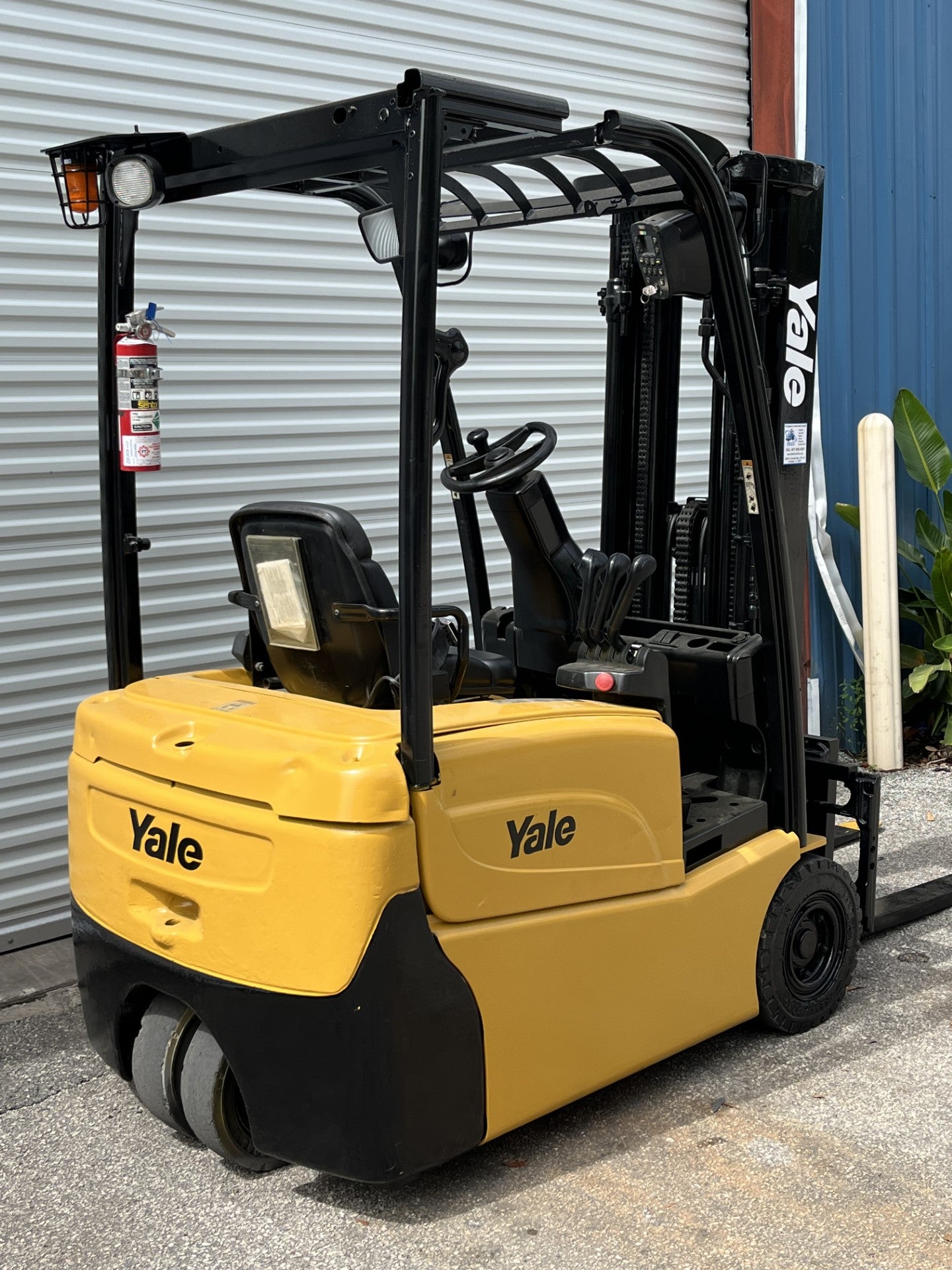2015 Yale ERP030VT 3000 lbs. 36v Electric Forklift w/ Sideshift 187"H