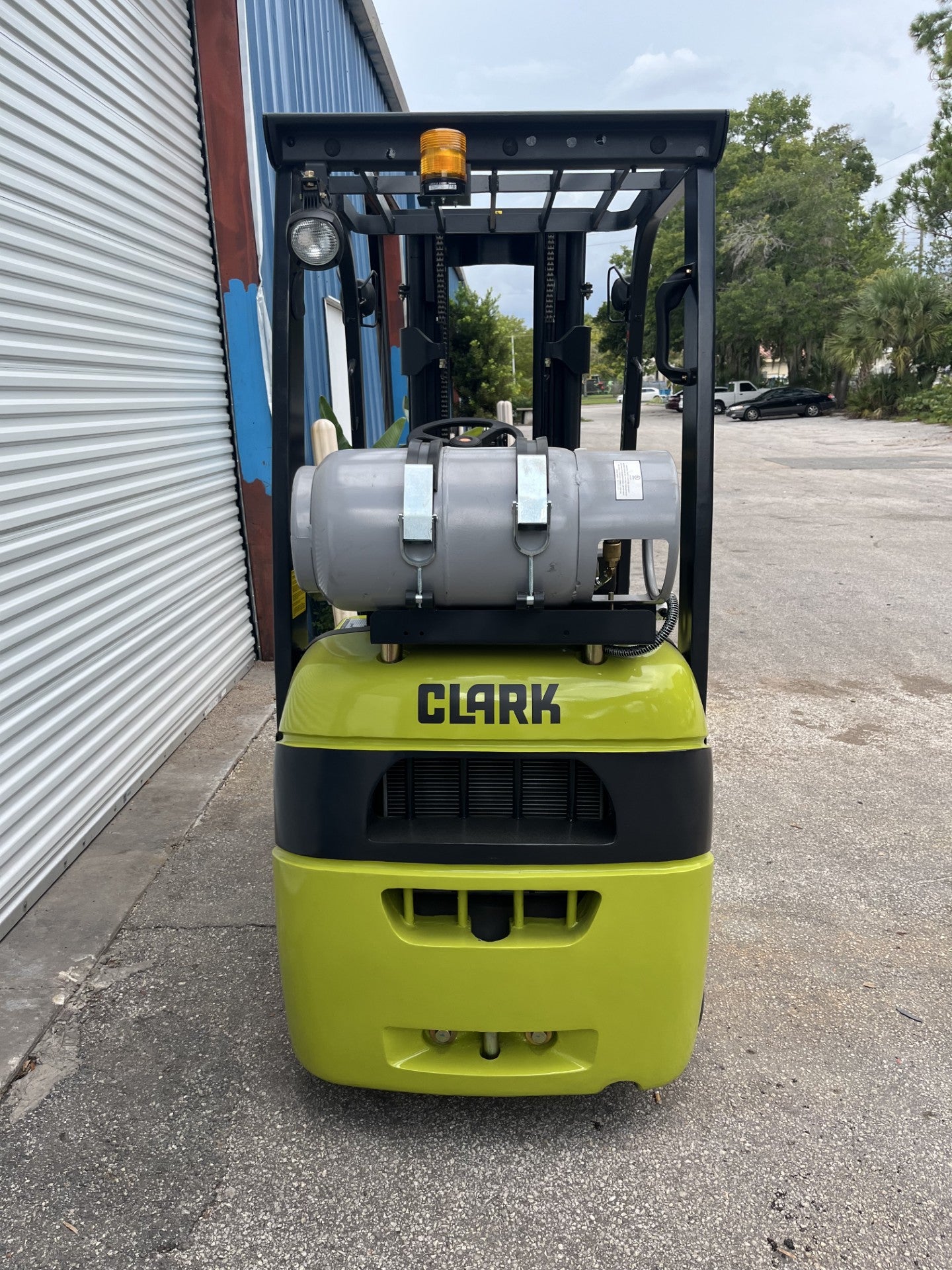 NUEVO 2023 Clark S25 Montacargas LPG de 5000 lb con desplazamiento lateral y neumáticos de 170"H