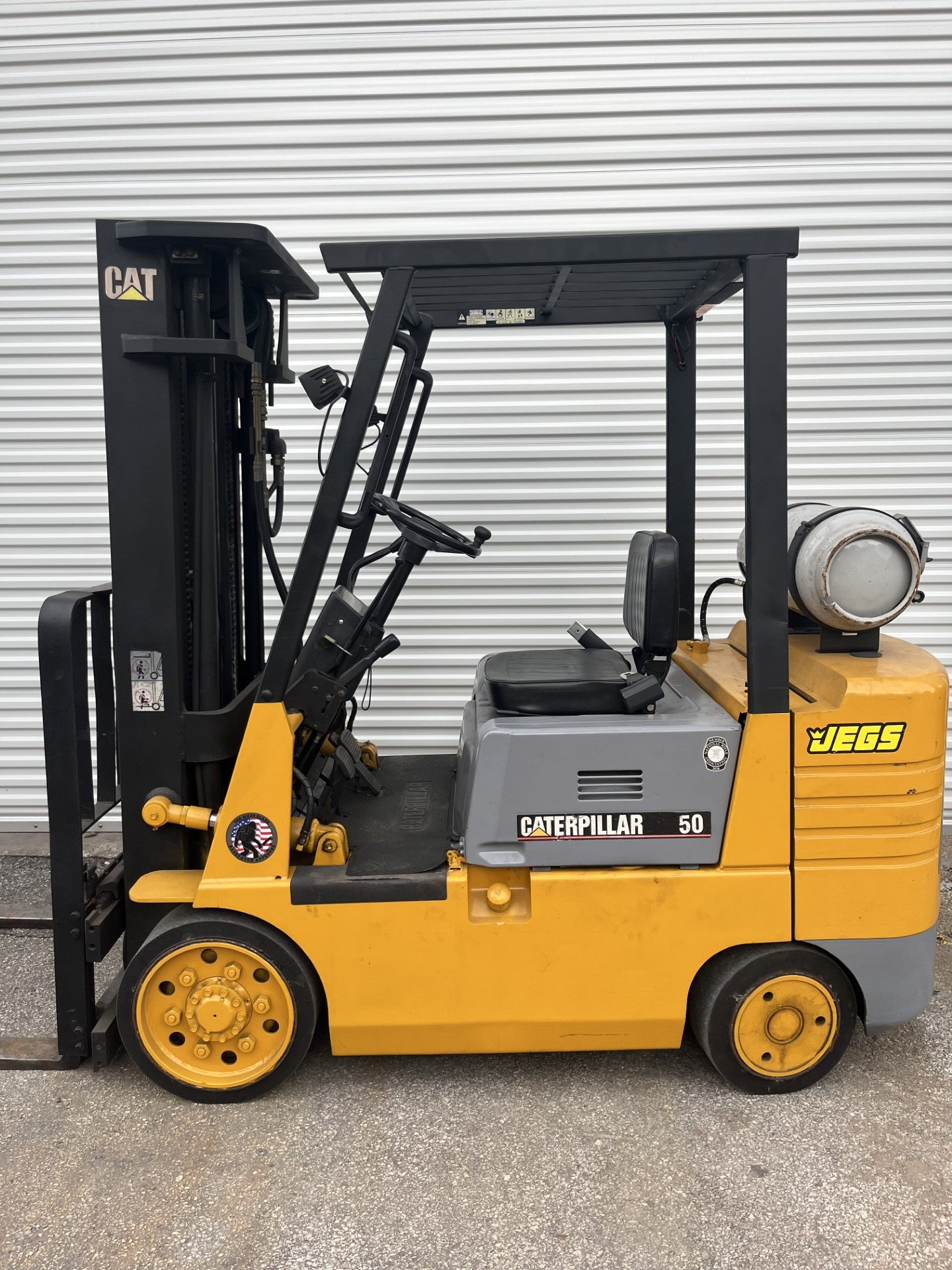 2001 Caterpillar GC25K Montacargas LPG de 5000 lb con desplazamiento lateral 189"H