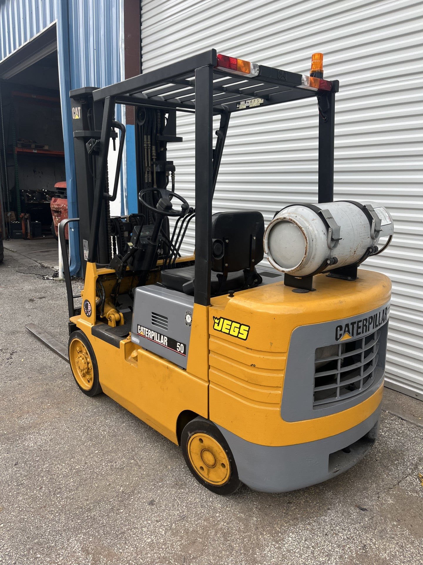 2001 Caterpillar GC25K Montacargas LPG de 5000 lb con desplazamiento lateral 189"H