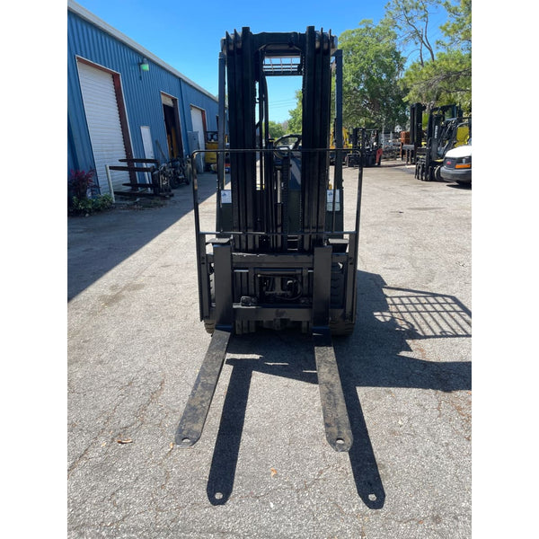 2002 Yale GDP060TG 6000 lb. Diesel Forklift w/ Sideshift & Solid Pneumatic 187H - Forklifts