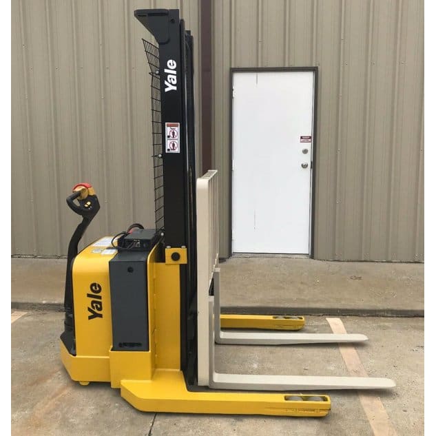 2004 Yale MSW040SE 4000lb. Electric Walkie Straddle Stacker 130H NEW BATTERIES - Forklifts