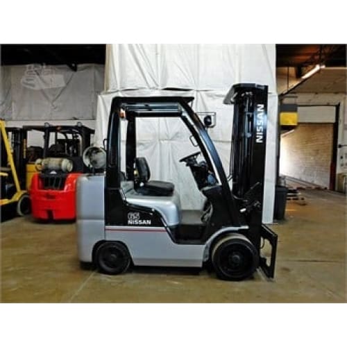 2009 Nissan MCU1F2A33LV 6500 lb. LPG Forklift w/ SideShift - Forklifts