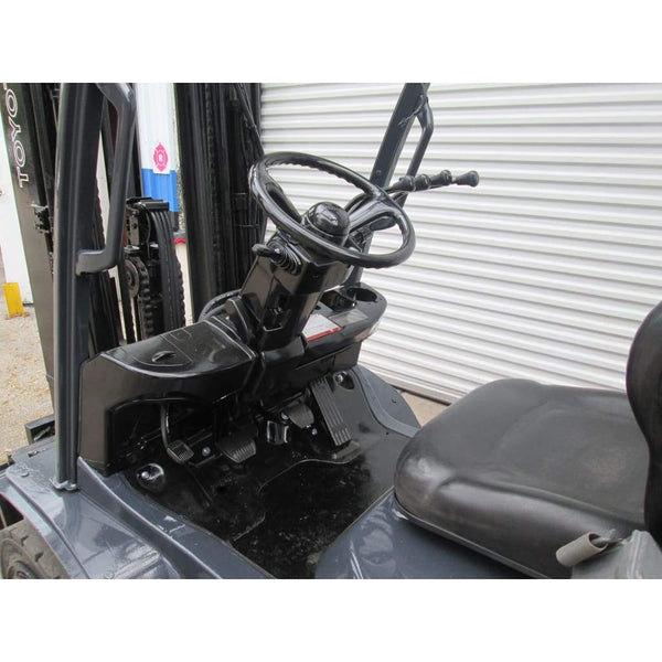 2009 Toyota 8FDU30 6000LBS Diesel Forklift w/ Sideshift 3-Stage 187H REFURB - Forklifts