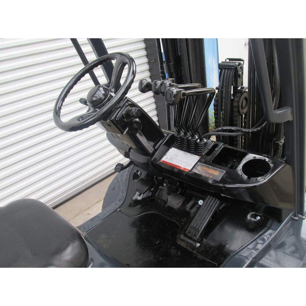 Toyota 8FDU30 6000LBS Diesel Forklift Solid Pneumatic Tires 171 Triple Mast - Forklifts