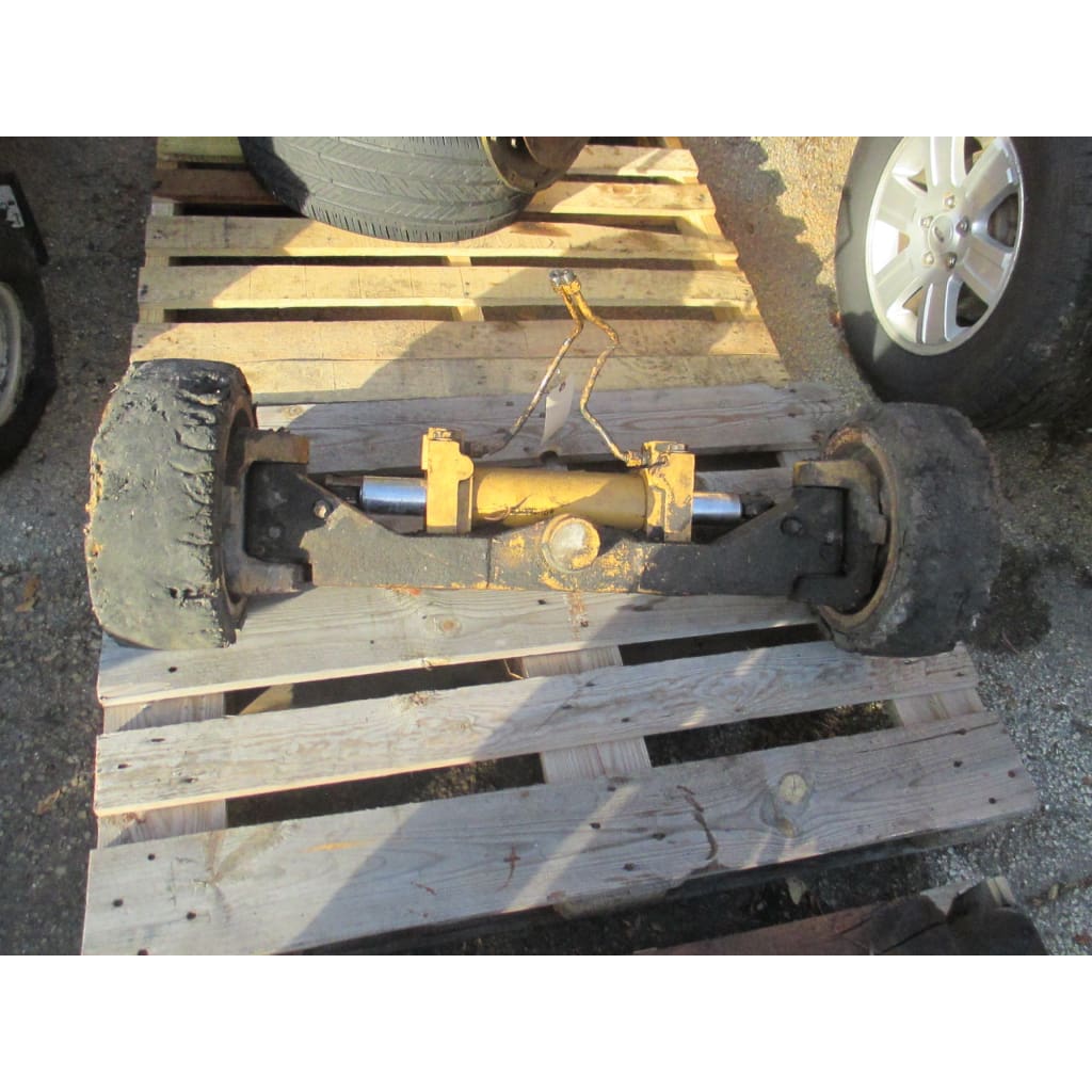 Caterpillar T40D 4000LBS Forklift Rear Steering Axle Shaft w/ Wheels Cat - Parts