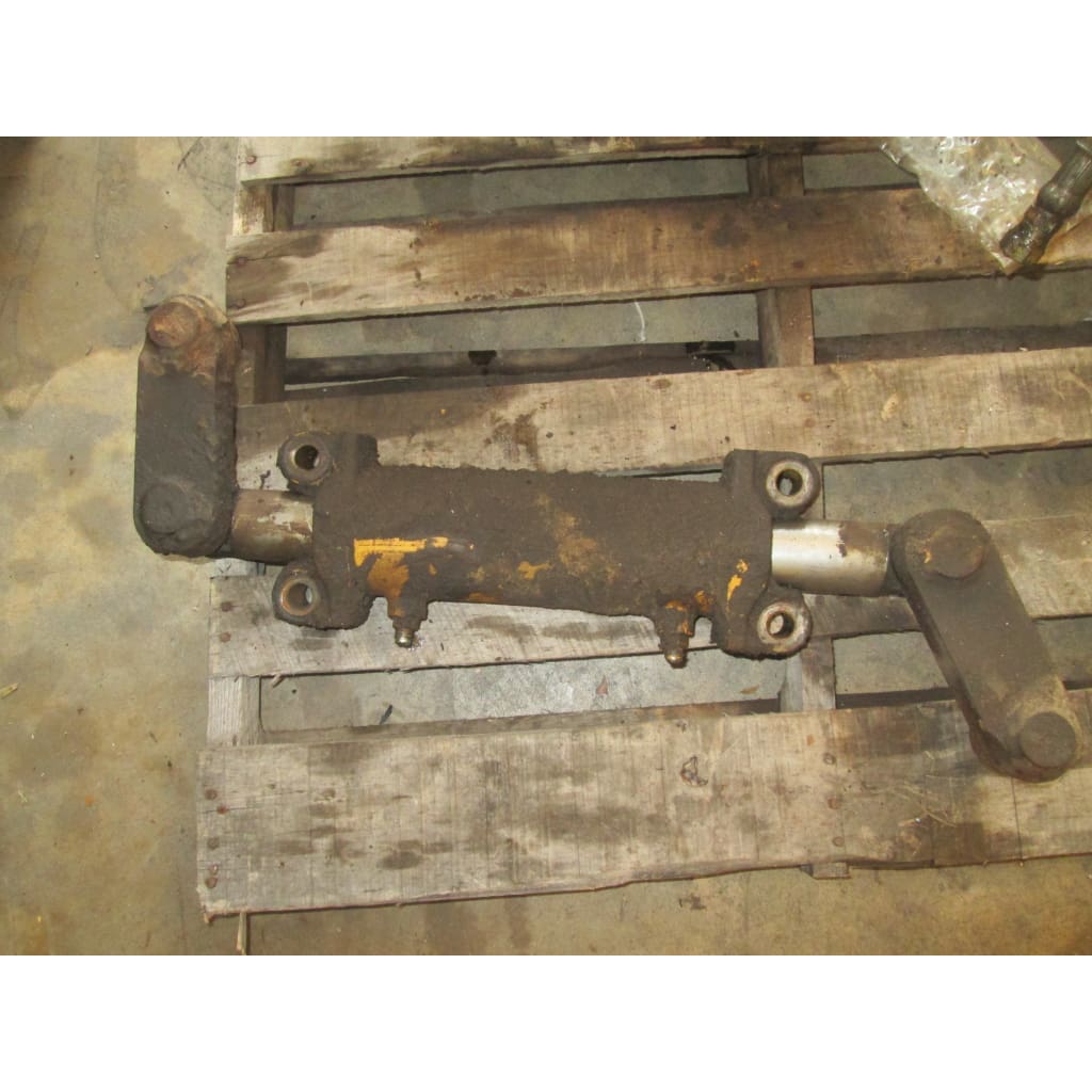 Caterpillar V80 Steering Cylinder - Parts