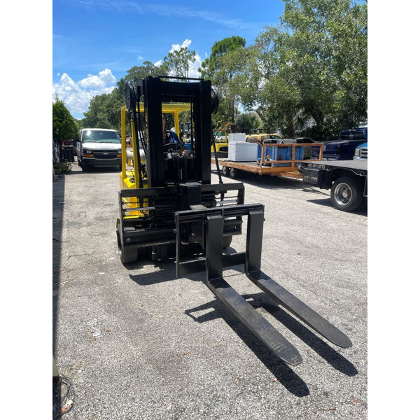 Hyster S65XM 6500 lb. LPG Forklift w/ Sideshift Turret 170.5H Triple Mast - Forklifts