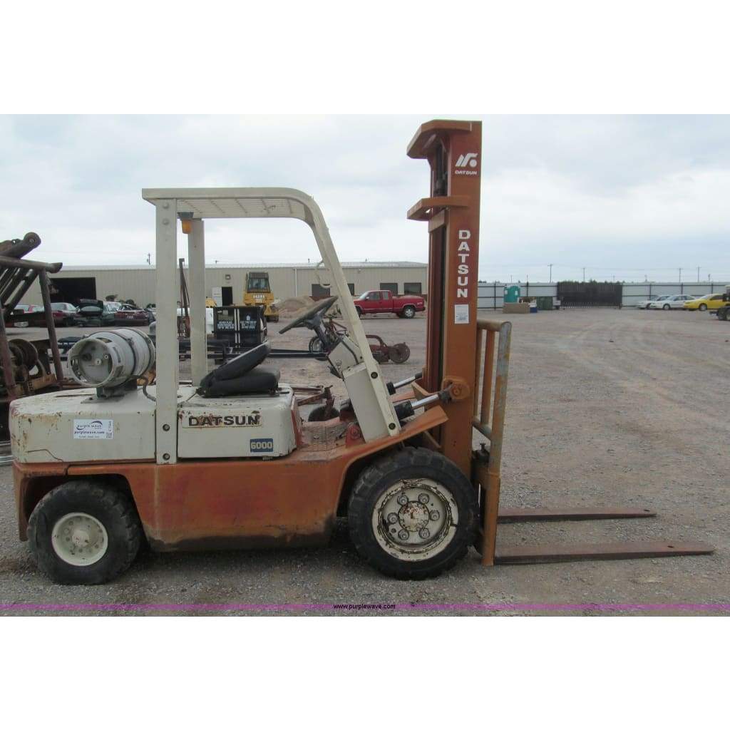 Nissan PGF02A30V 6000lb Dual Wheel Pneumatic Tire LPG Forklift 130H REFURB - Forklifts