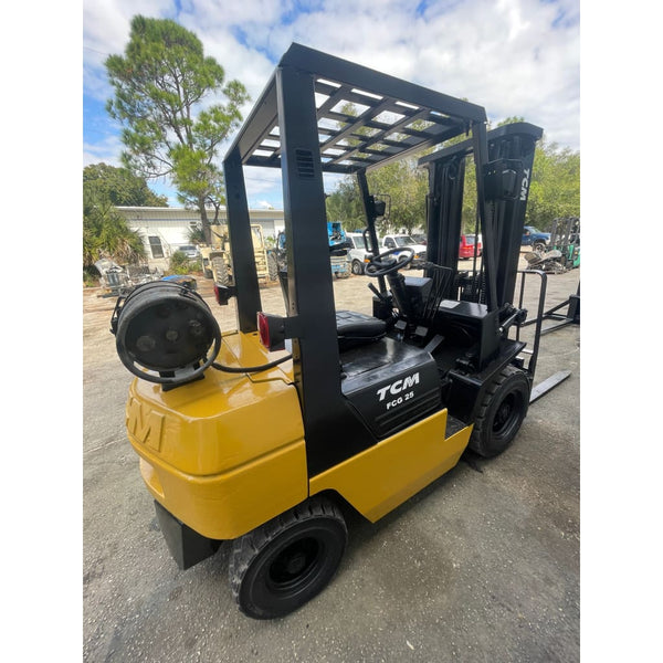 TCM FCG25 5000 lb. LPG Forklift w/ Sideshift Pneumatic Tires 189H - Forklifts