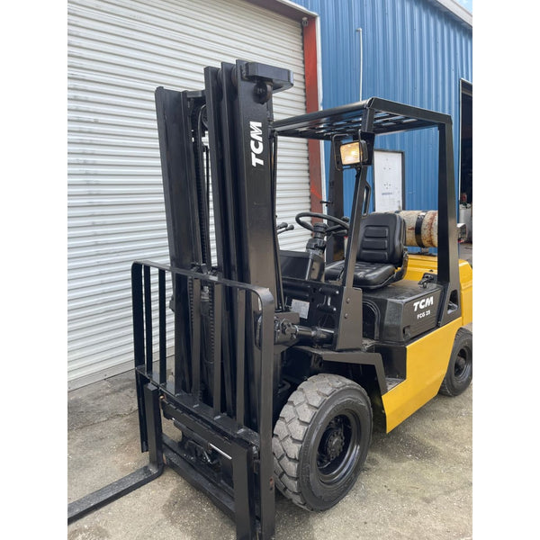 TCM FCG25 5000 lb. LPG Forklift w/ Sideshift Pneumatic Tires 189H - Forklifts