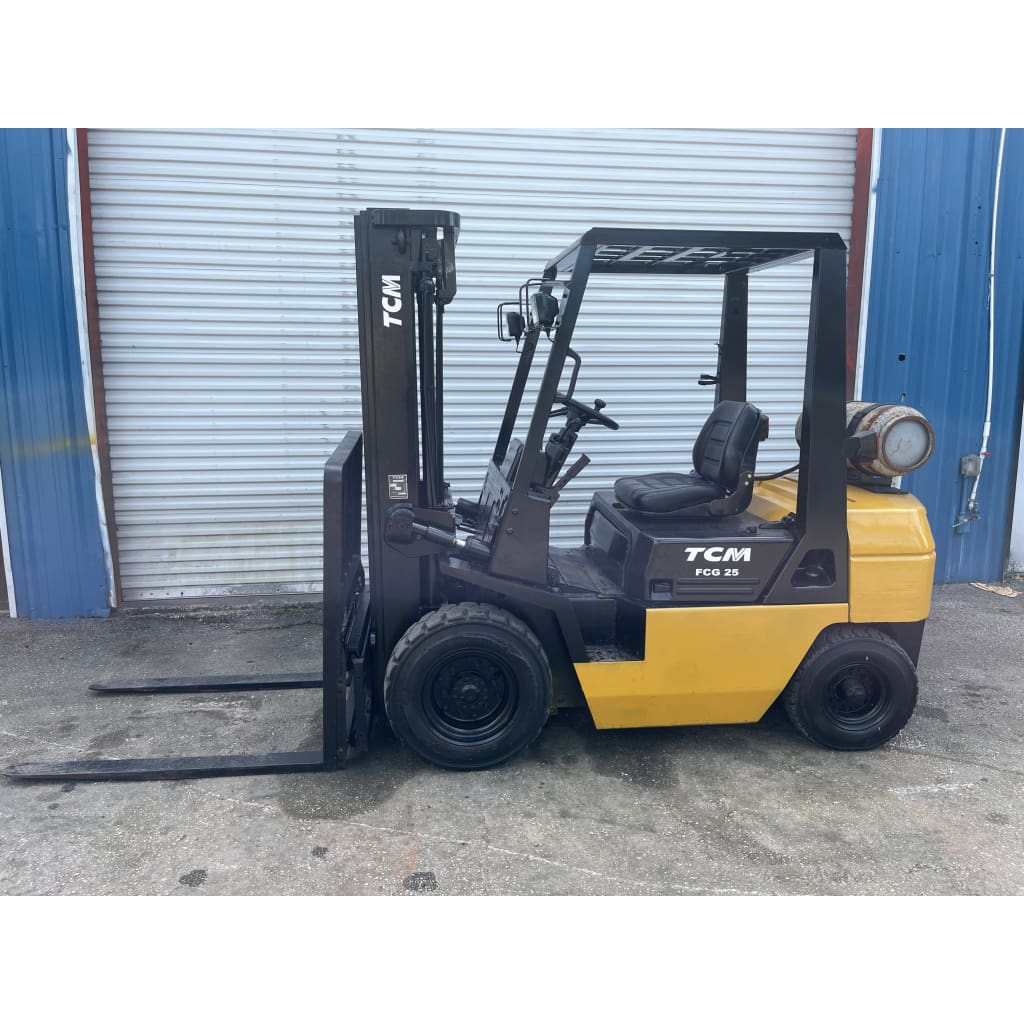 TCM FCG25 5000 lb. LPG Forklift w/ Sideshift Pneumatic Tires 189H - Forklifts