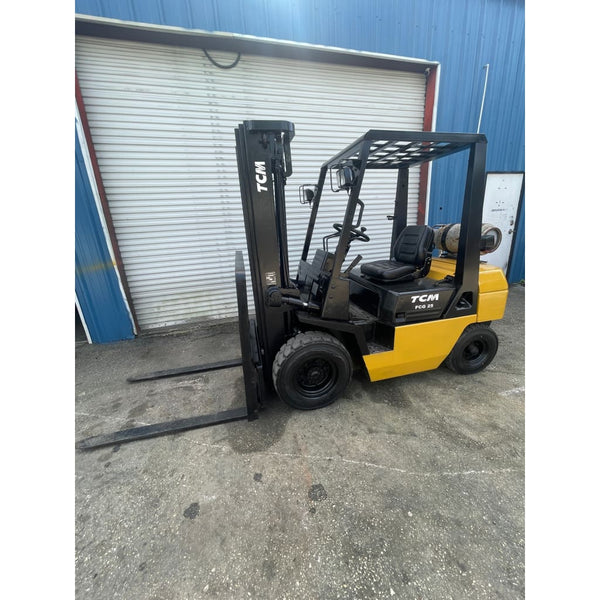 TCM FCG25 5000 lb. LPG Forklift w/ Sideshift Pneumatic Tires 189H - Forklifts