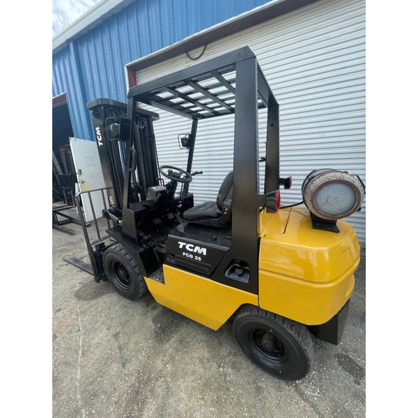 TCM FCG25 5000 lb. LPG Forklift w/ Sideshift Pneumatic Tires 189H - Forklifts